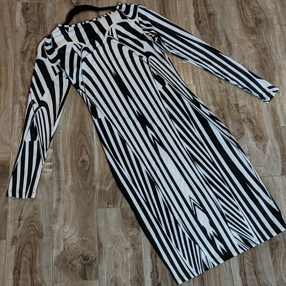 ❄️3/$25 RIVER ISLAND Black and White Mod Dress - Picture 4 of 5
